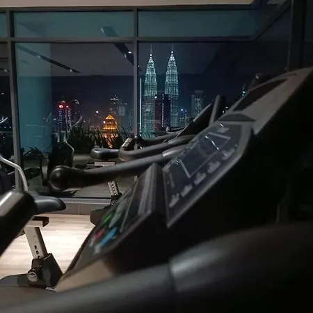 Col 93A 2Queen Bed Balcony Klcc View Family Suites Kuala Lumpur Exterior photo