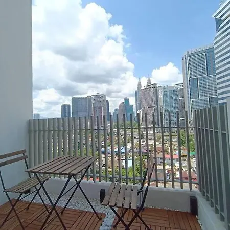 Col 93A 2Queen Bed Balcony Klcc View Family Suites Kuala Lumpur Exterior photo