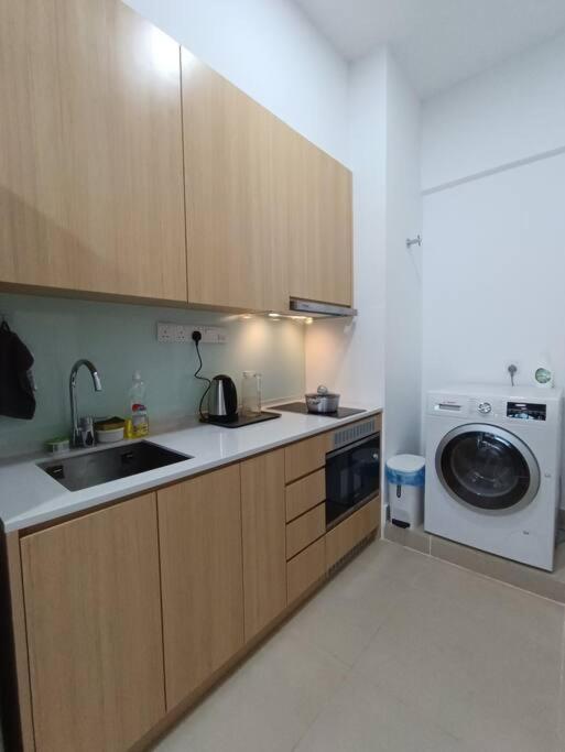 Col 93a 2queen Bed Balcony Klcc View Family Apartment *