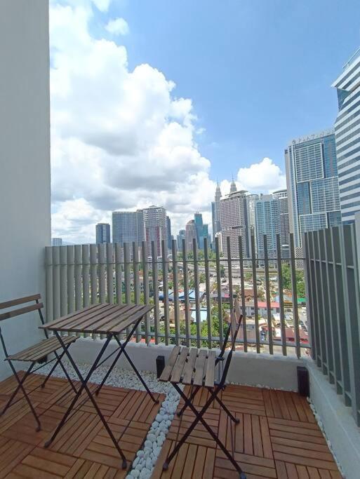 Col 93a 2queen Bed Balcony Klcc View Family *