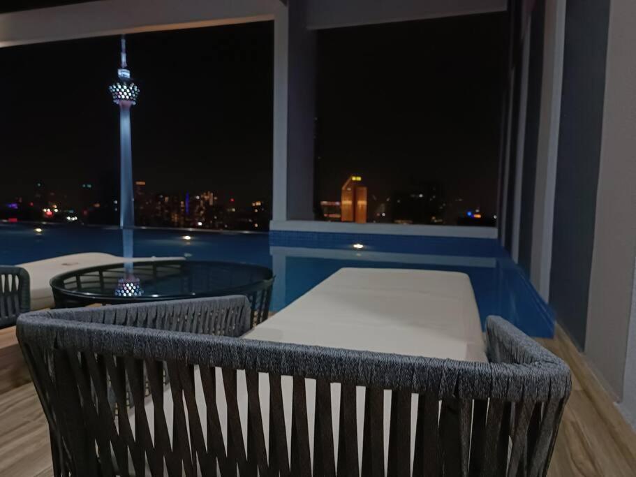 Apartment Col 93a 2queen Bed Balcony Klcc View Family Kuala Lumpur